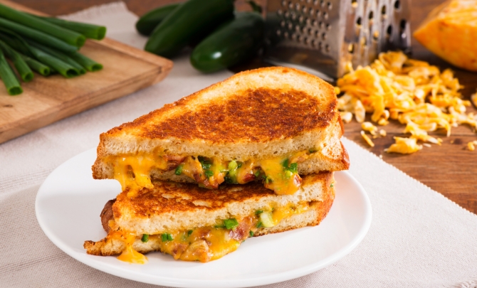 Jalapeno Popper Grilled Cheese Sandwich